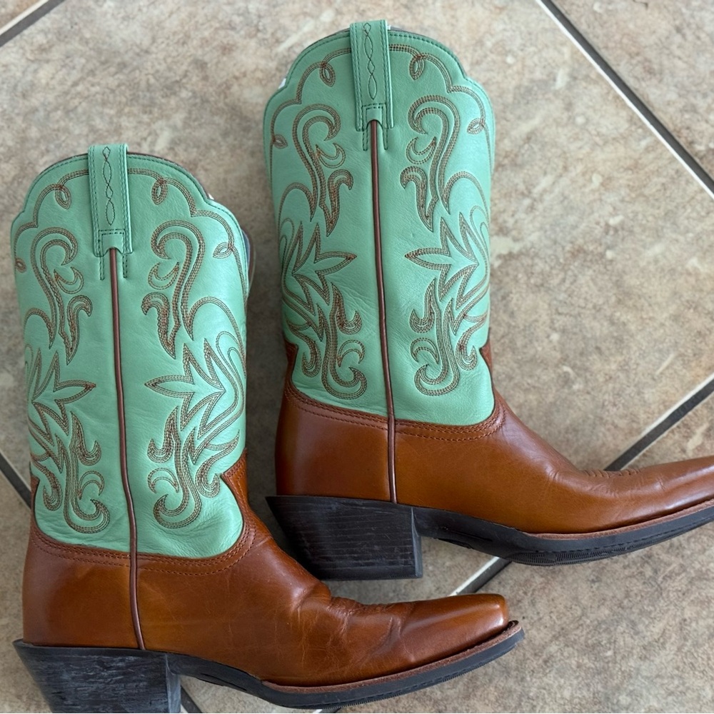 Ariat Women's Distressed Boots - Light green / brown - Picture 5 of 9